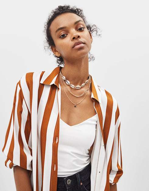 Chain and seashell choker necklace