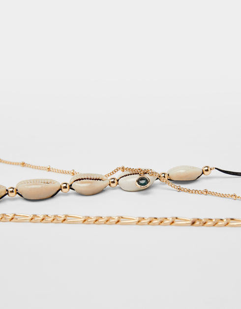 Chain and seashell choker necklace