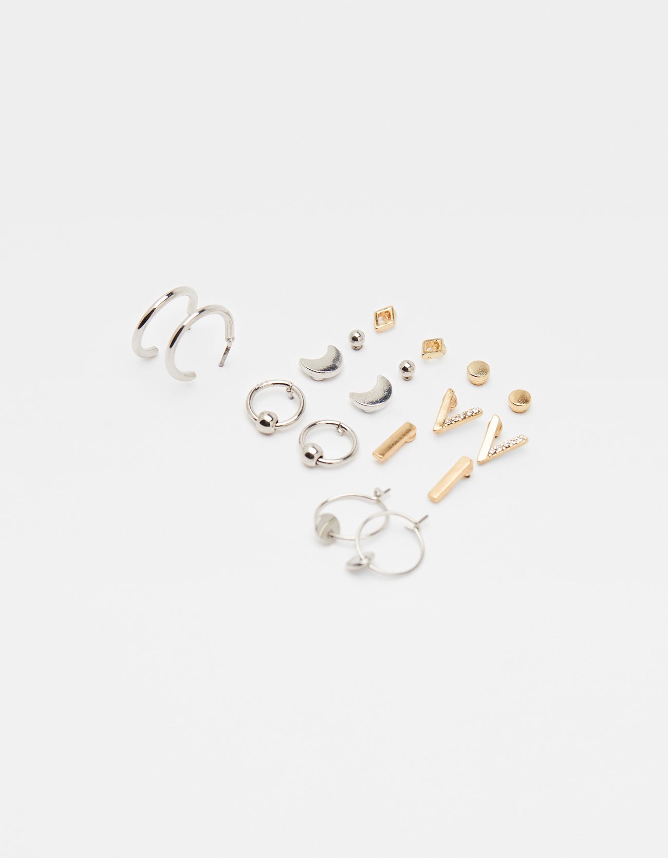 Set of minimalist earrings